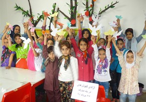 گل‌های سپاس کودکان به آزادگان سرافراز تقدیم شد